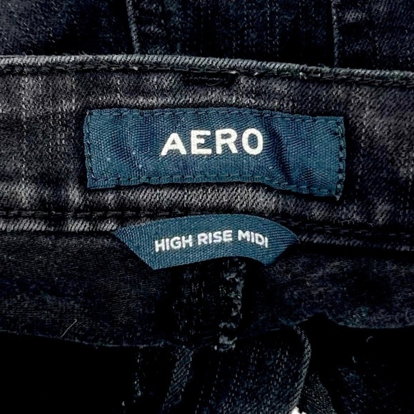 Aeropostale Black High Rise MIDI Cuffed Distressed Jean Shorts Size 8 Women’s - Picture 2 of 5